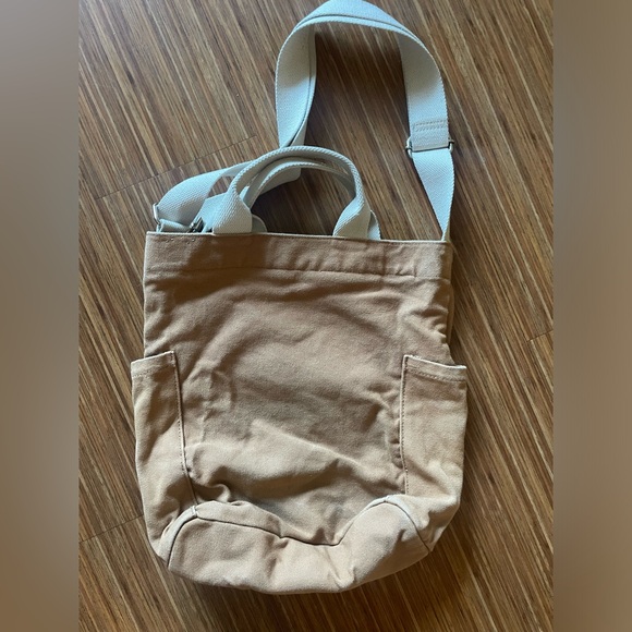 Lily queen canvas tote bag. Adjustable straps. Zipper closure - Picture 2 of 4